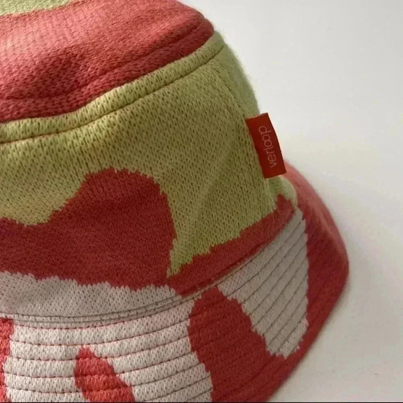 VERLOOP x Michelle Norris Camo Knit Bucket Hat Orange Yellow Happy O/S - Picture 2 of 6